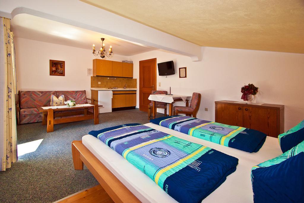 Ferienwohnungen Appartements Patscheider Finkenberg Bilik gambar