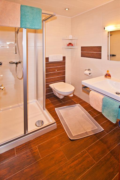 Ferienwohnungen Appartements Patscheider Finkenberg Bilik gambar